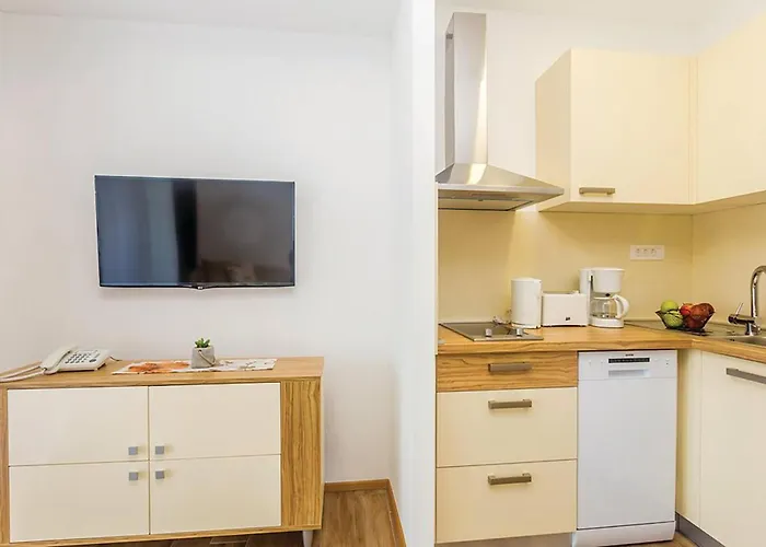 1 Bedroom Gorgeous In Lägenhet Punat