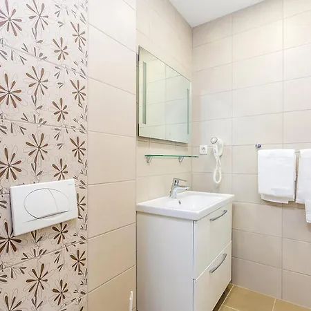 Lovely Apartment In Punat With Swimming Pool * Punat